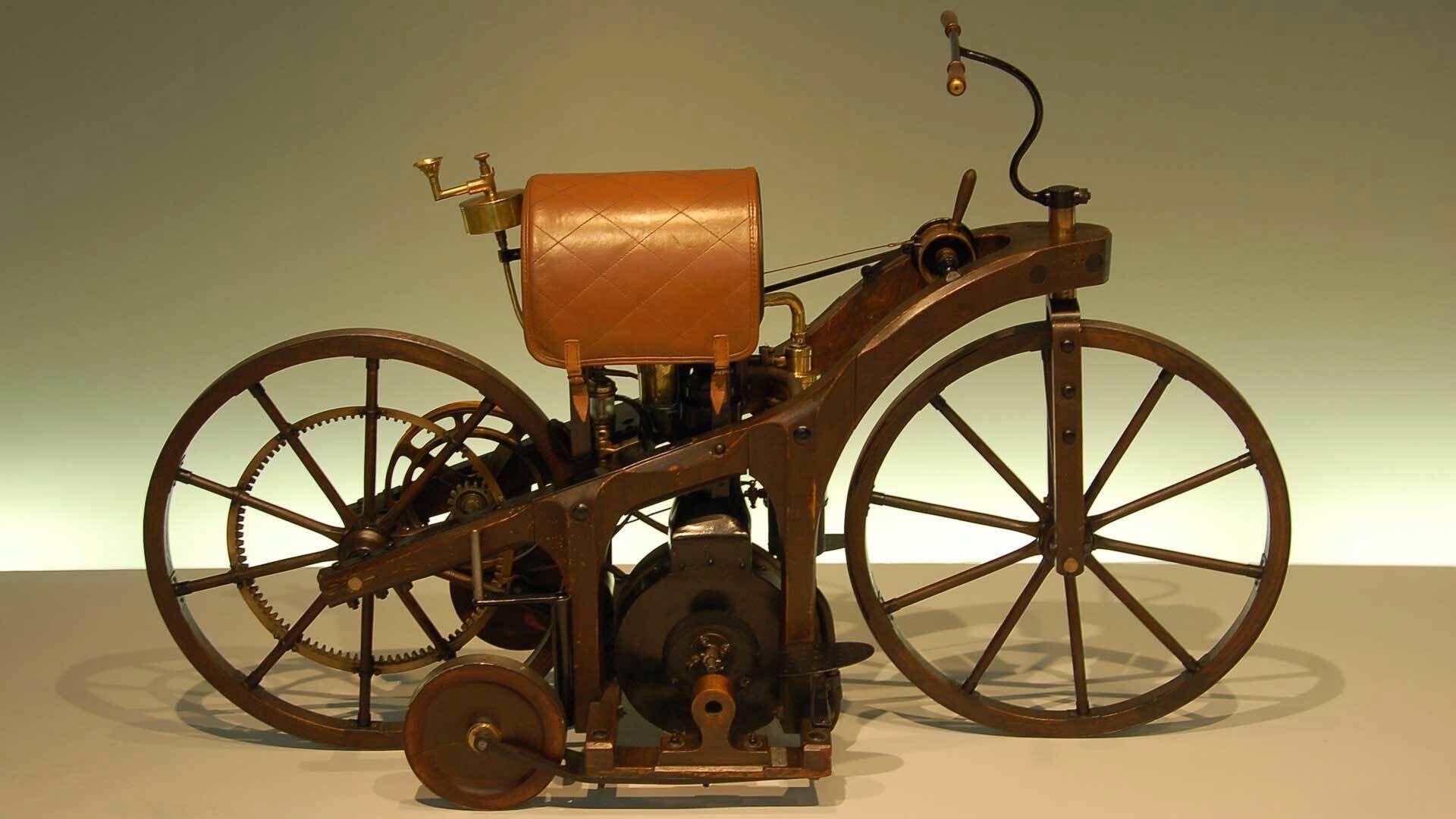 Puzzlopedia | Puzzle Daimler Reitwagen first motorcycle