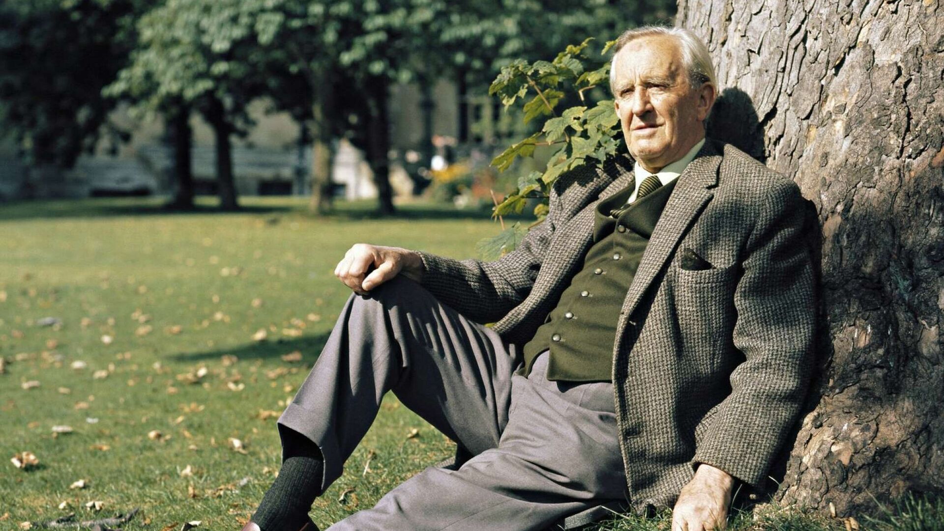Puzzlopedia | Puzzle John Ronald Reuel Tolkien