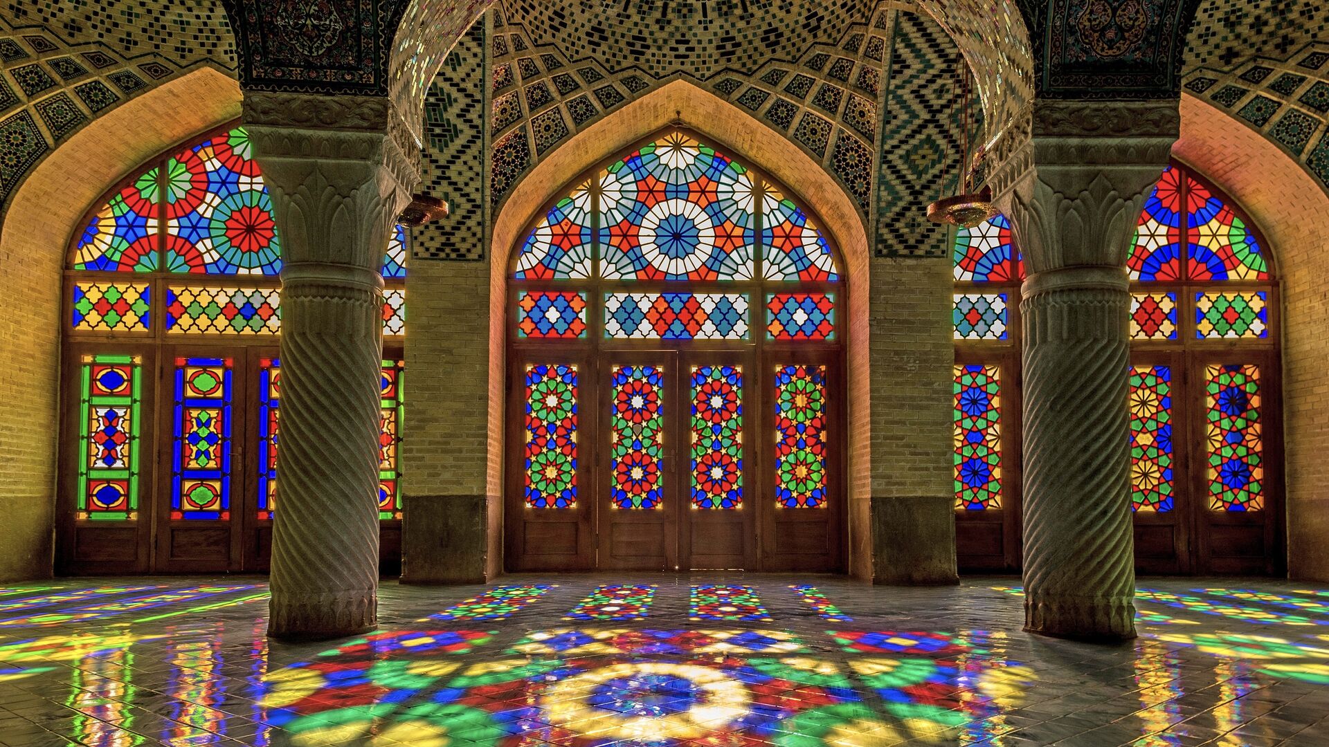 Puzzlopedia | Puzzle Nasir Ol Molk Mosque