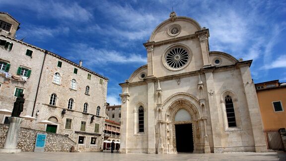 Puzzlopedia | Puzzle Cathedral of St. James