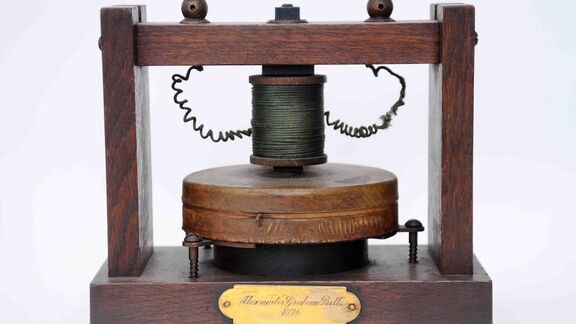 Puzzlopedia | Puzzle First telephone, Alexander Graham Bell