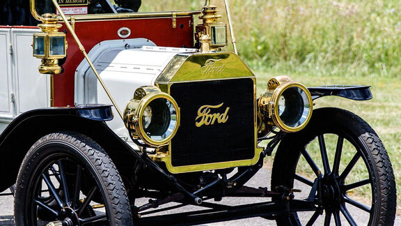 Puzzlopedia | Puzzle Moving lights Ford Model T